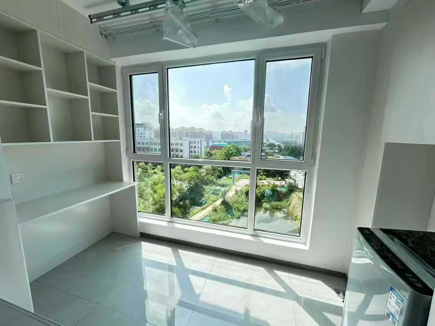 【出租】山偉學(xué)府電梯8樓南向家具家電齊全900