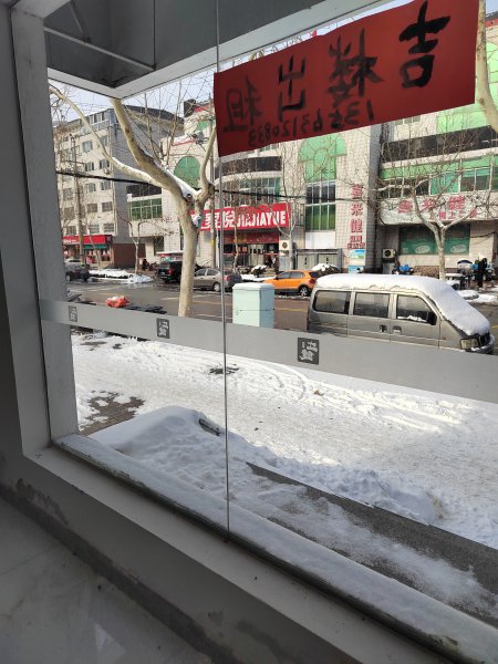 文登區(qū)五龍街家家悅超市對(duì)面，臨街商鋪，適合水果超市