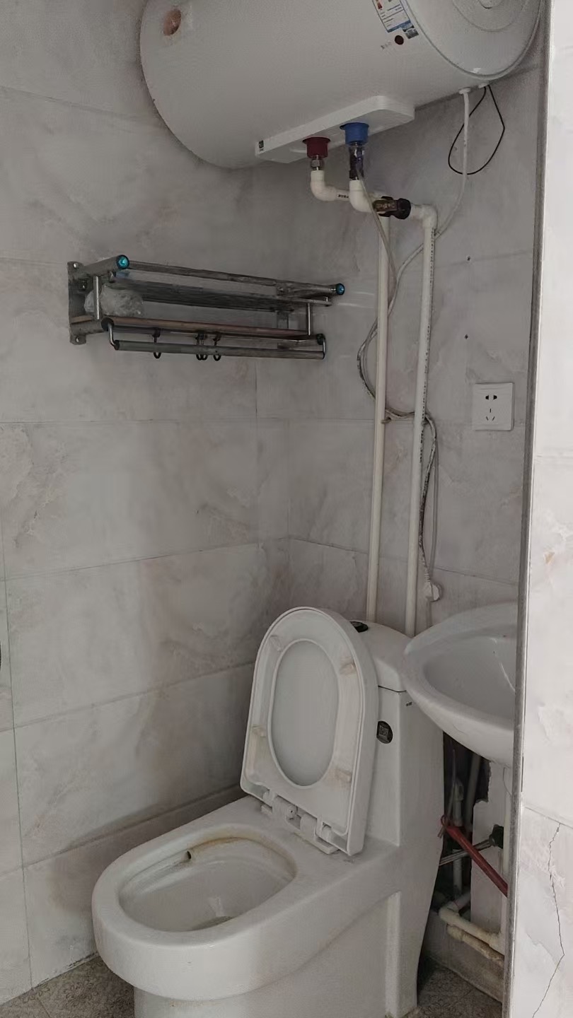 河畔花園閣樓出租，拎包入住