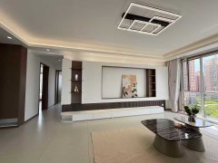 人和國際電梯八樓143平三室兩衛(wèi)73.8萬