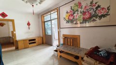 抱山街一樓106平四室25.8萬(wàn)