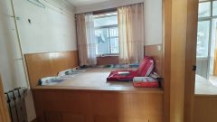 抱山街一樓106平四室25.8萬