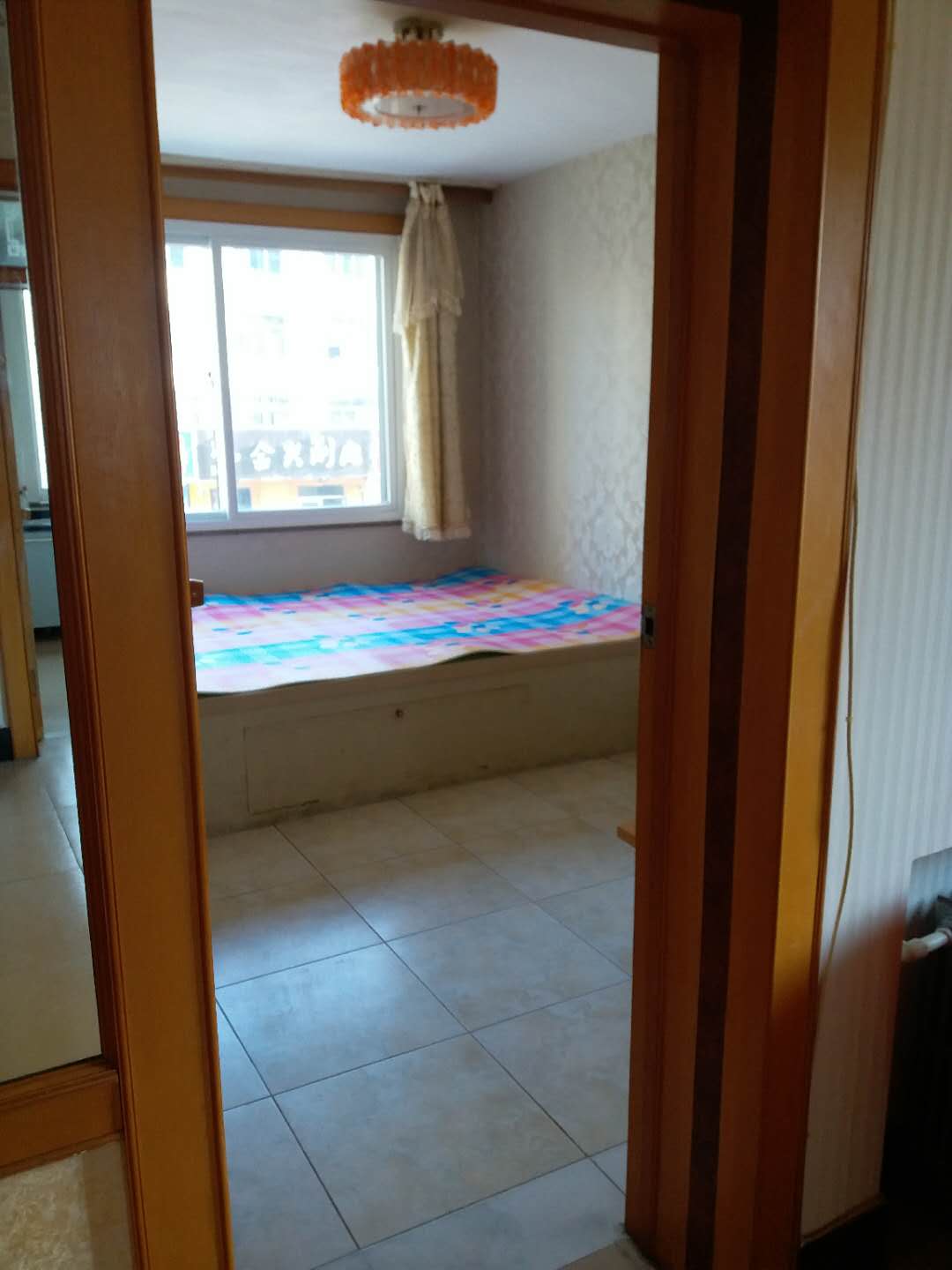 繽紛上街附近的一樓出租，家具家電齊全