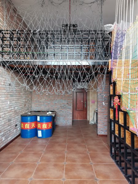 溫州商廈復(fù)式的公寓出租，家具家電齊全
