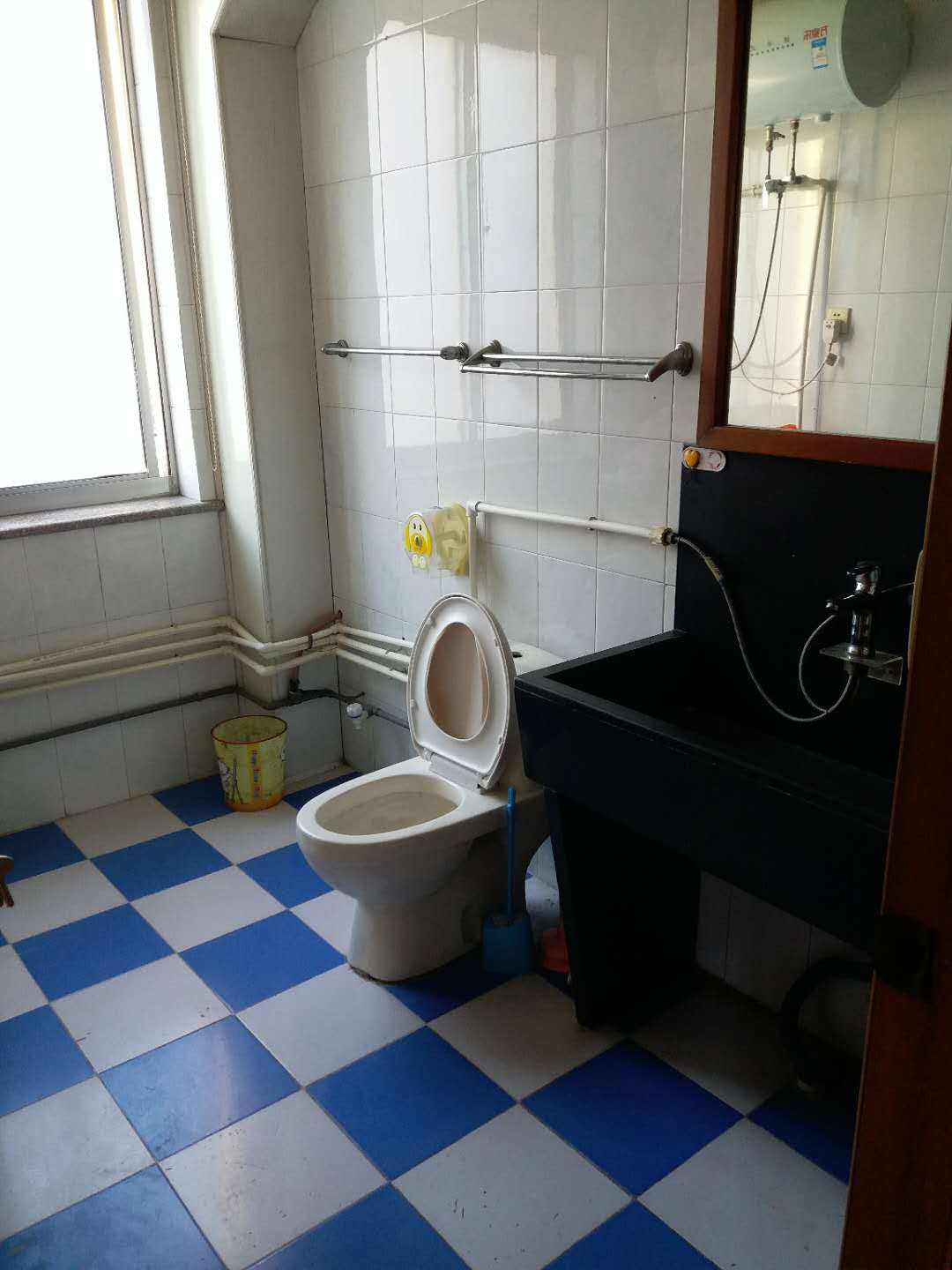 繽紛上街附近的一樓出租，家具家電齊全