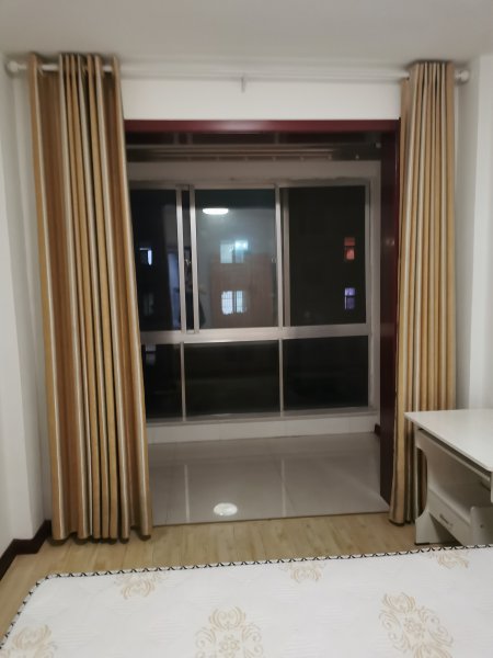 吉房出租大潤(rùn)發(fā)附近住人三樓