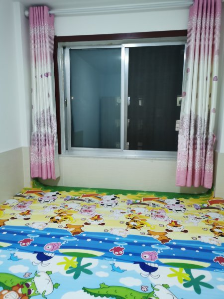 吉房出租大潤(rùn)發(fā)附近住人三樓