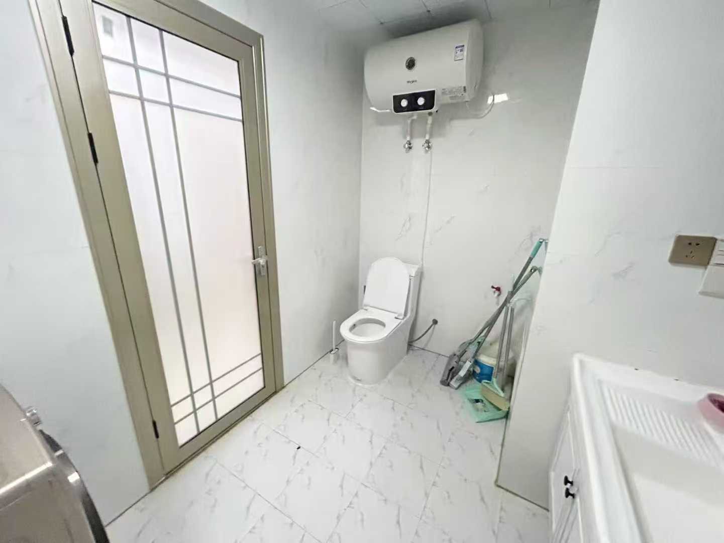 【出租】人和國(guó)際電梯好樓層700/