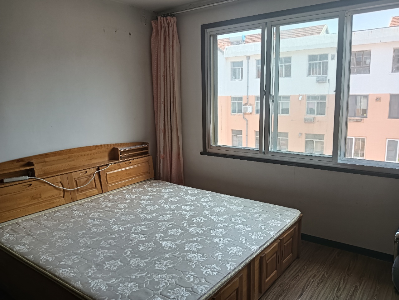 龍山路南月租550