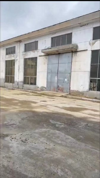 出租義烏東工業(yè)用地廠房1200平，有航吊