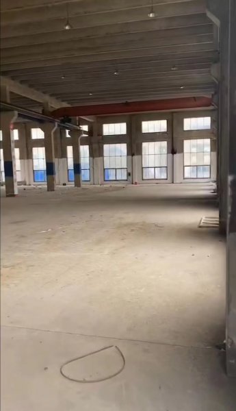 出租義烏東工業(yè)用地廠房1200平，有航吊