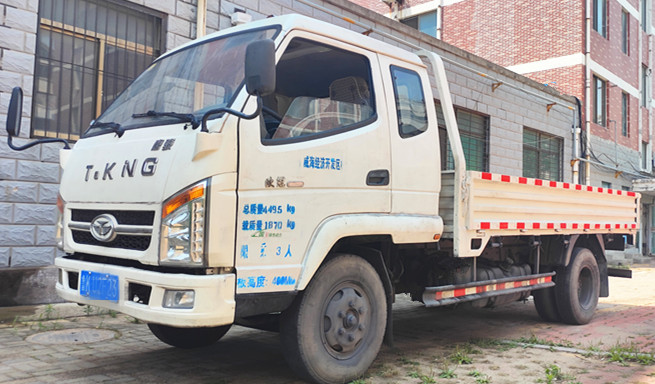 3米8斗排半貨車