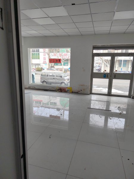 文登區(qū)五龍街家家悅超市對(duì)面，臨街商鋪，適合水果超市，足