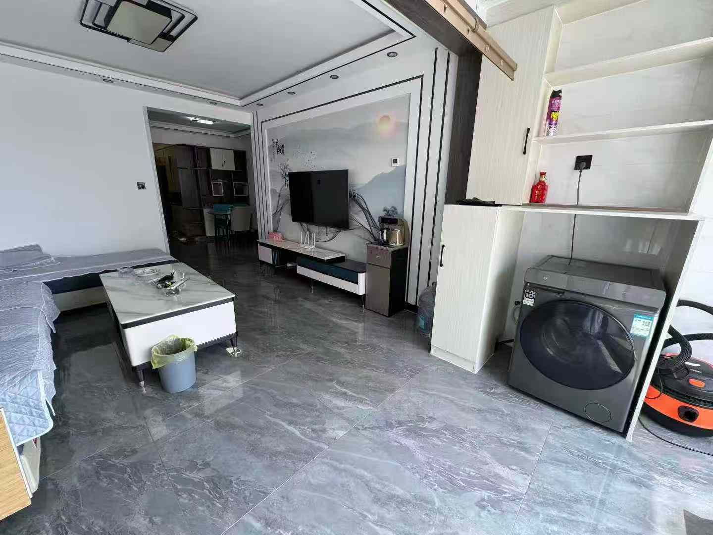 @出租:1500/月，香山公館，精裝2室