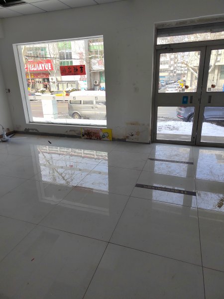 文登區(qū)五龍街家家悅超市對(duì)面，臨街商鋪，適合水