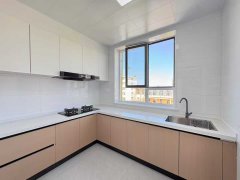 職工街單價(jià)2800元123平三室35.8萬(wàn)