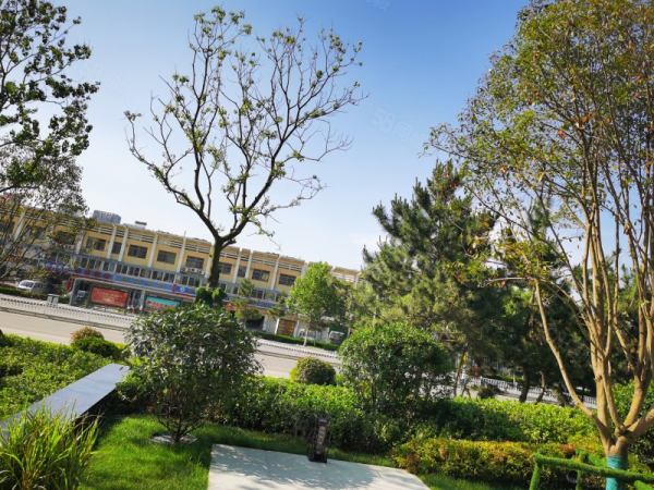 商鋪誠心出租出售，地段好，客群多