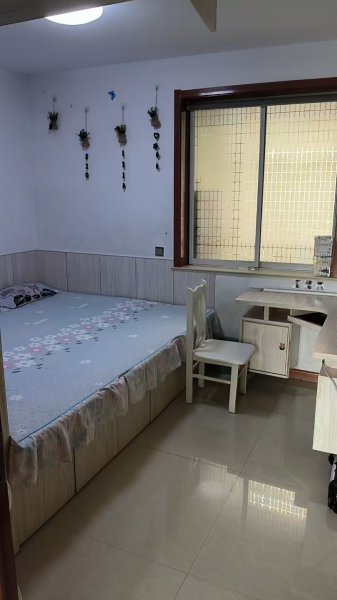 @出租1000/月，水榭花都電梯2室!