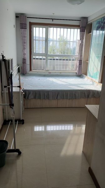 @出租1000/月，水榭花都電梯2室!