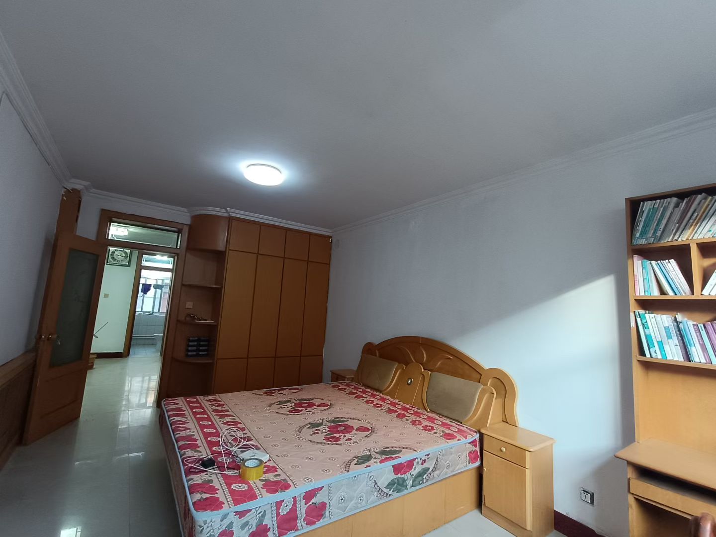 @出租:800/月，實(shí)驗(yàn)身后一樓帶院!