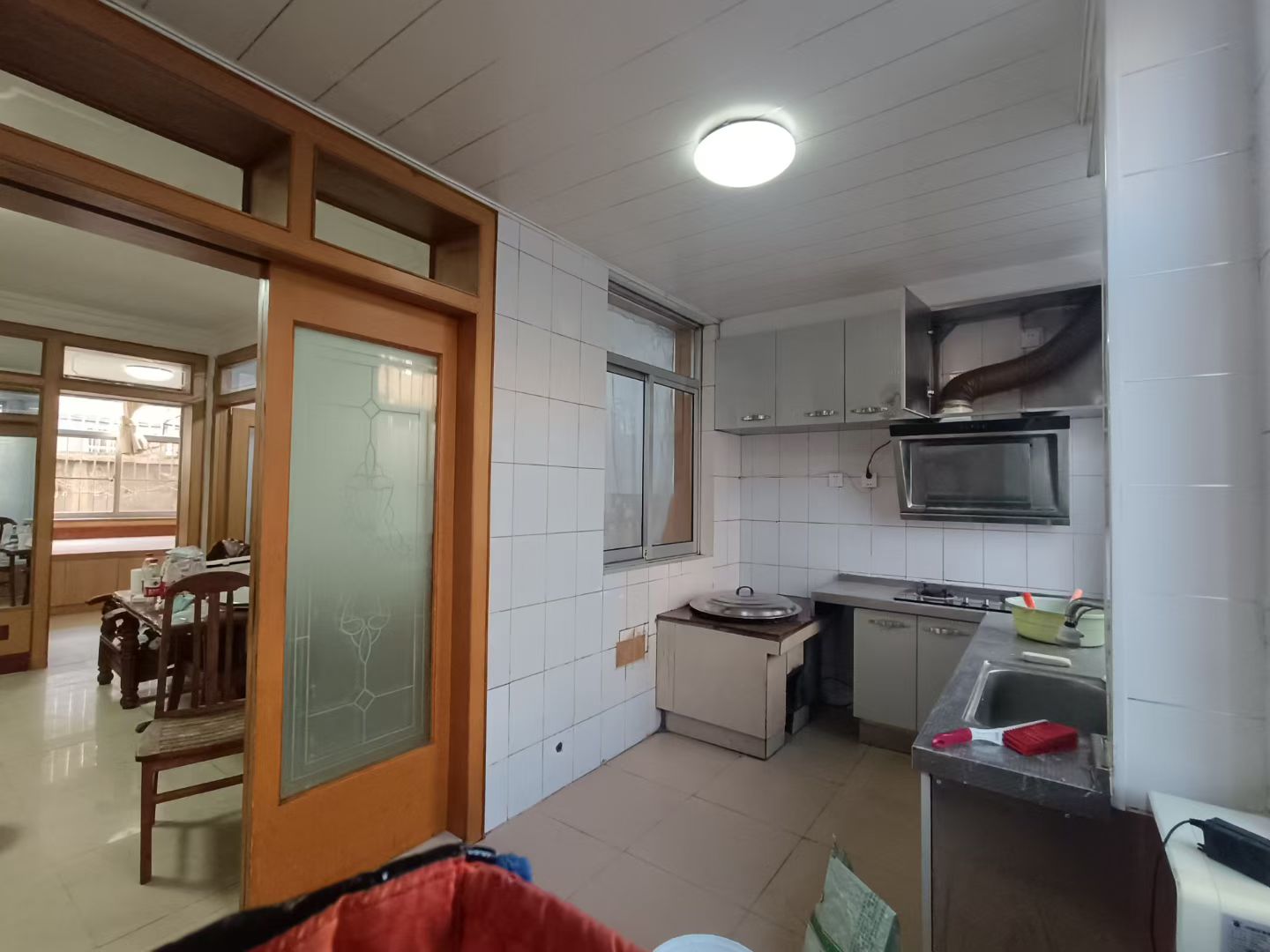 @出租:800/月，實(shí)驗(yàn)身后一樓帶院!