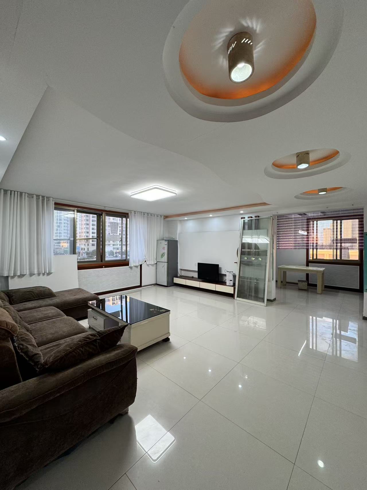 800/月，涼水灣120平米房屋出租，文登學(xué)廣場(chǎng)西100米