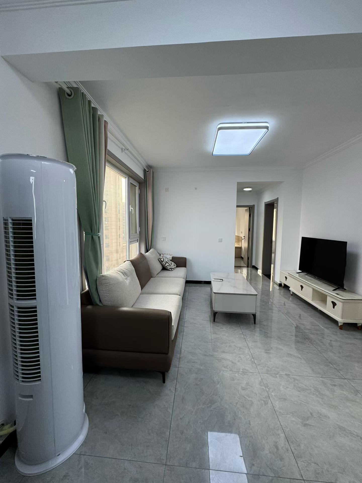 @出租:1400，宇程陽(yáng)光，電梯精裝3室!