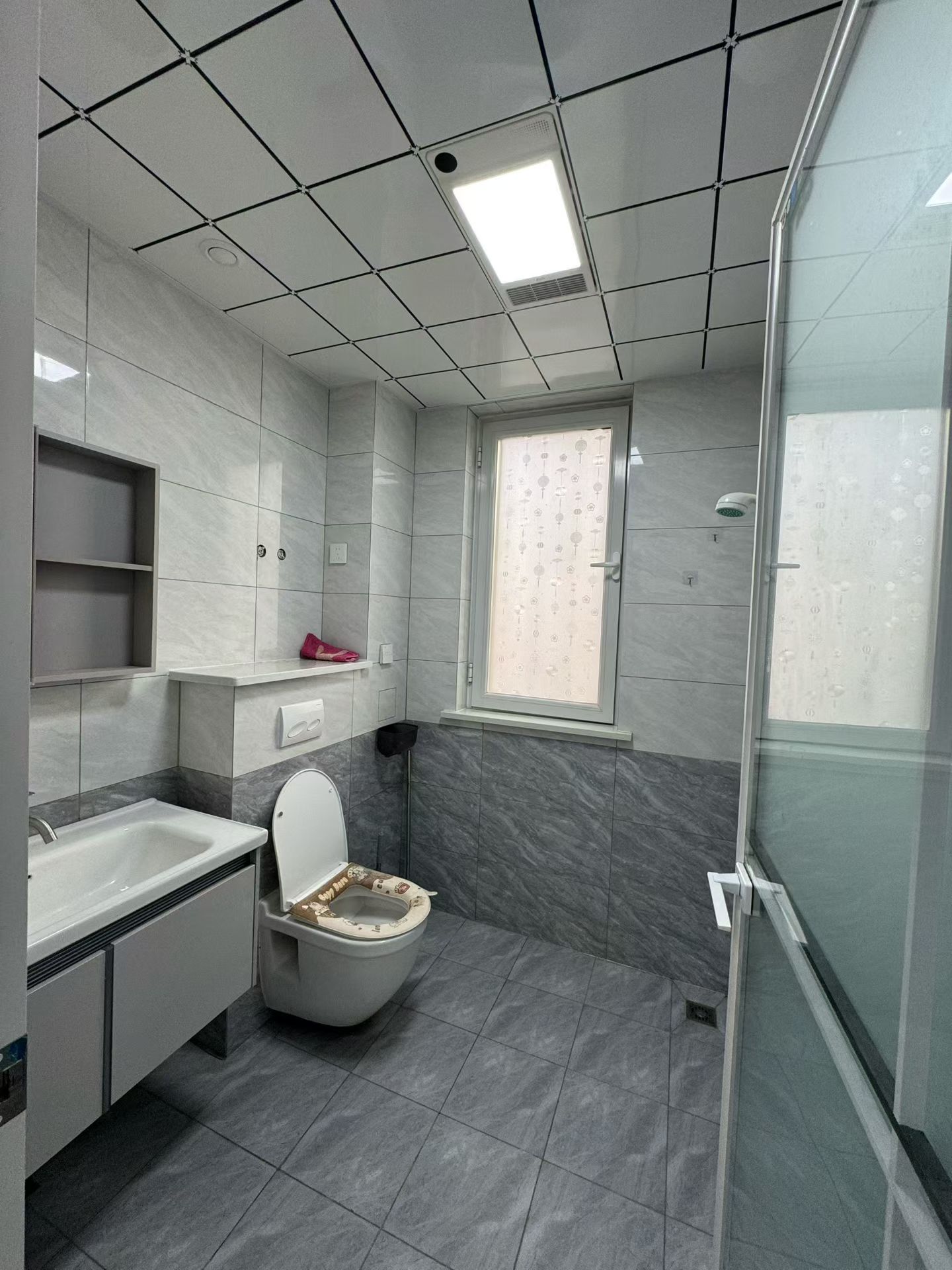 @出租:1400，宇程陽(yáng)光，電梯精裝3室!