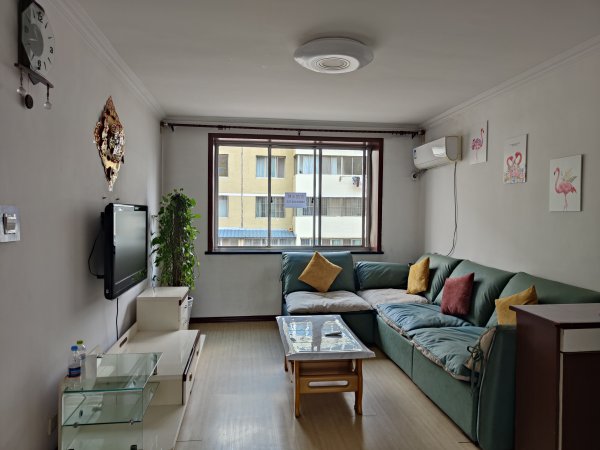 老一中對(duì)面，金泰小區(qū)住人二樓出租，拎包入住，年租，非誠(chéng)勿擾。