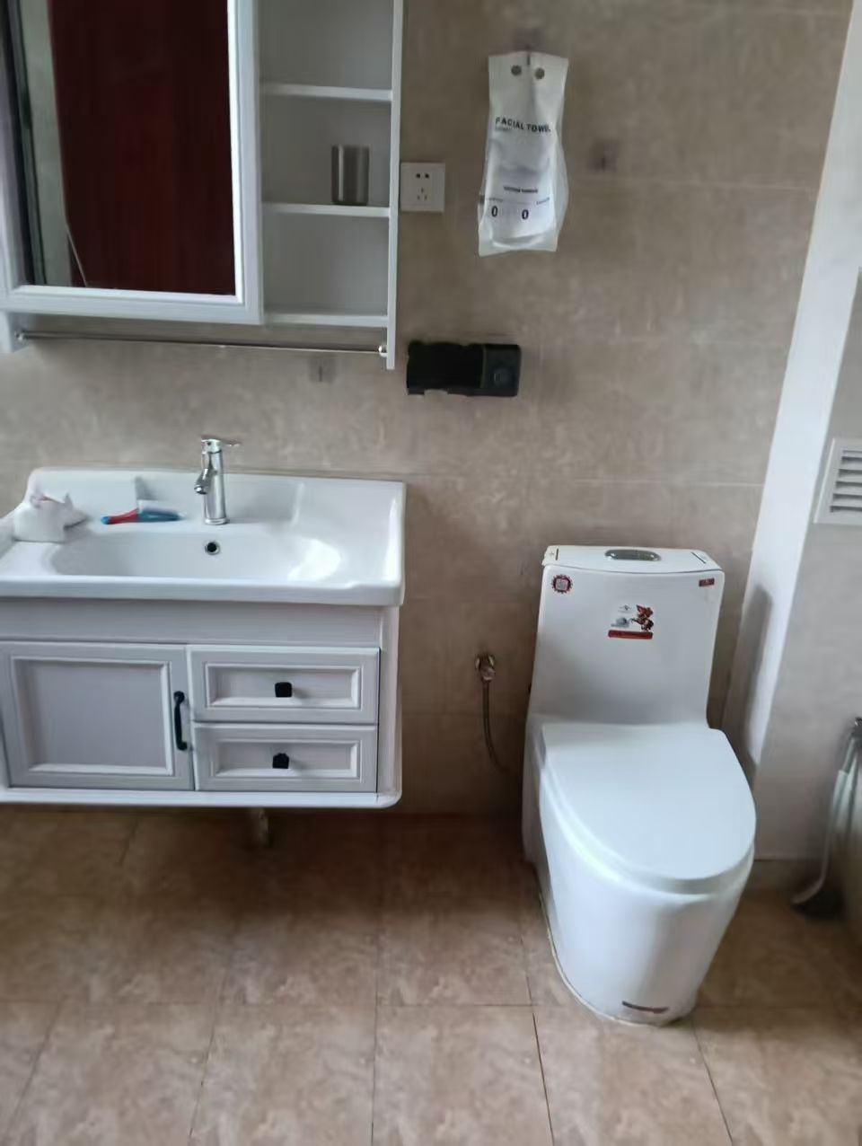 九里水頭電梯房，三室一廳，配套齊全月租900