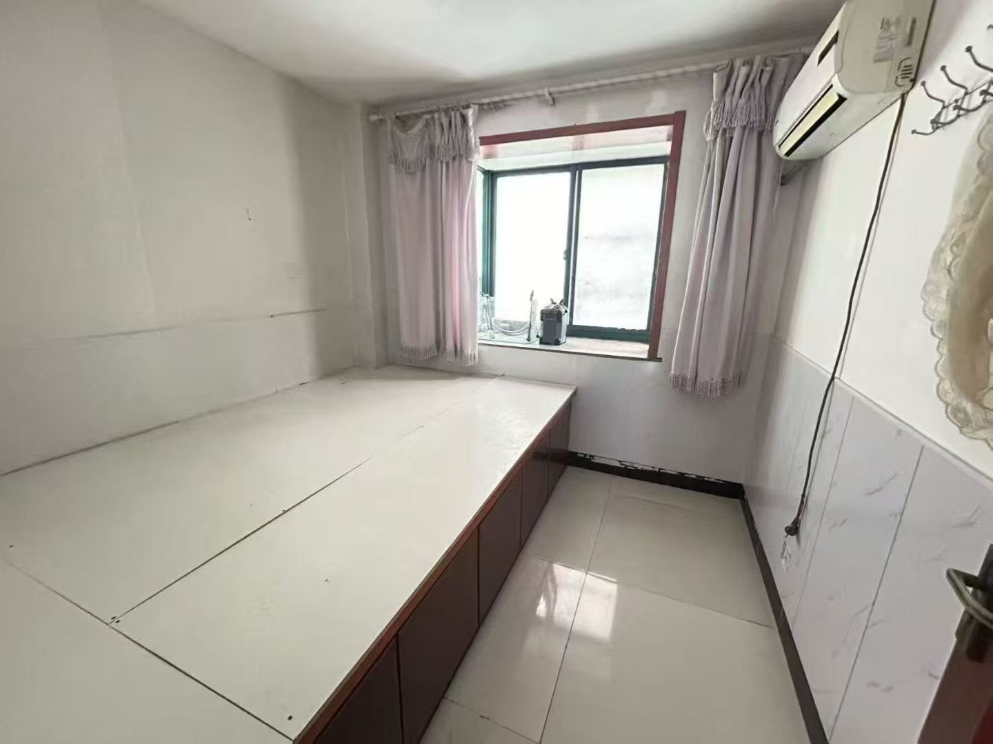 龍珠康城貼地一樓三室拎包入住 1000/