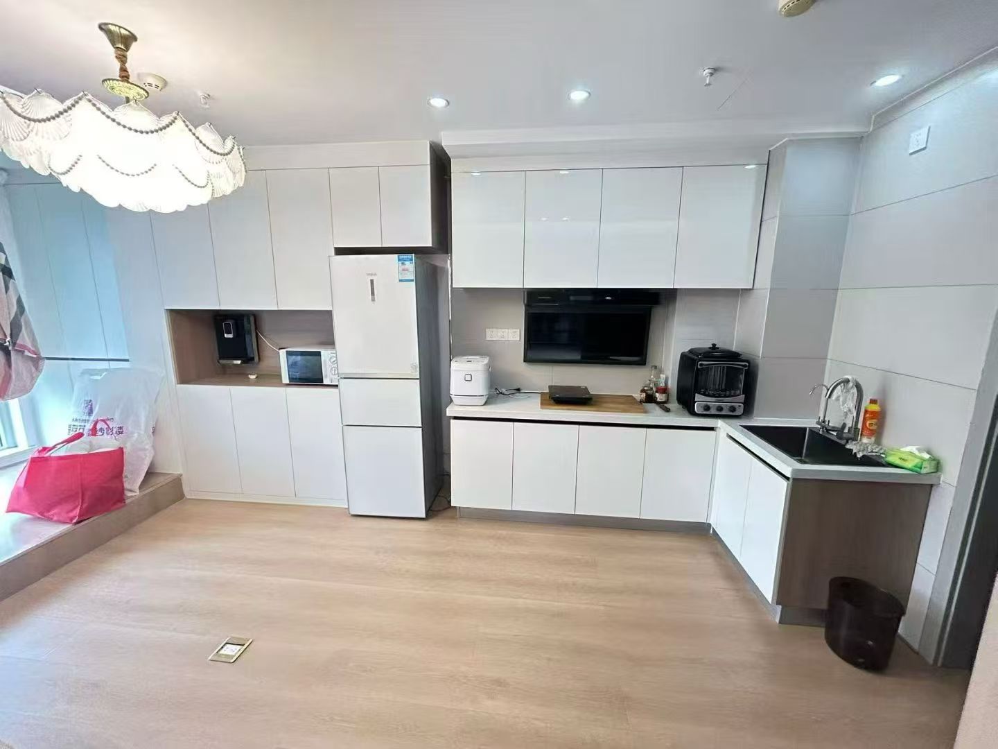 可短租山偉學(xué)府，電梯南向900一個月