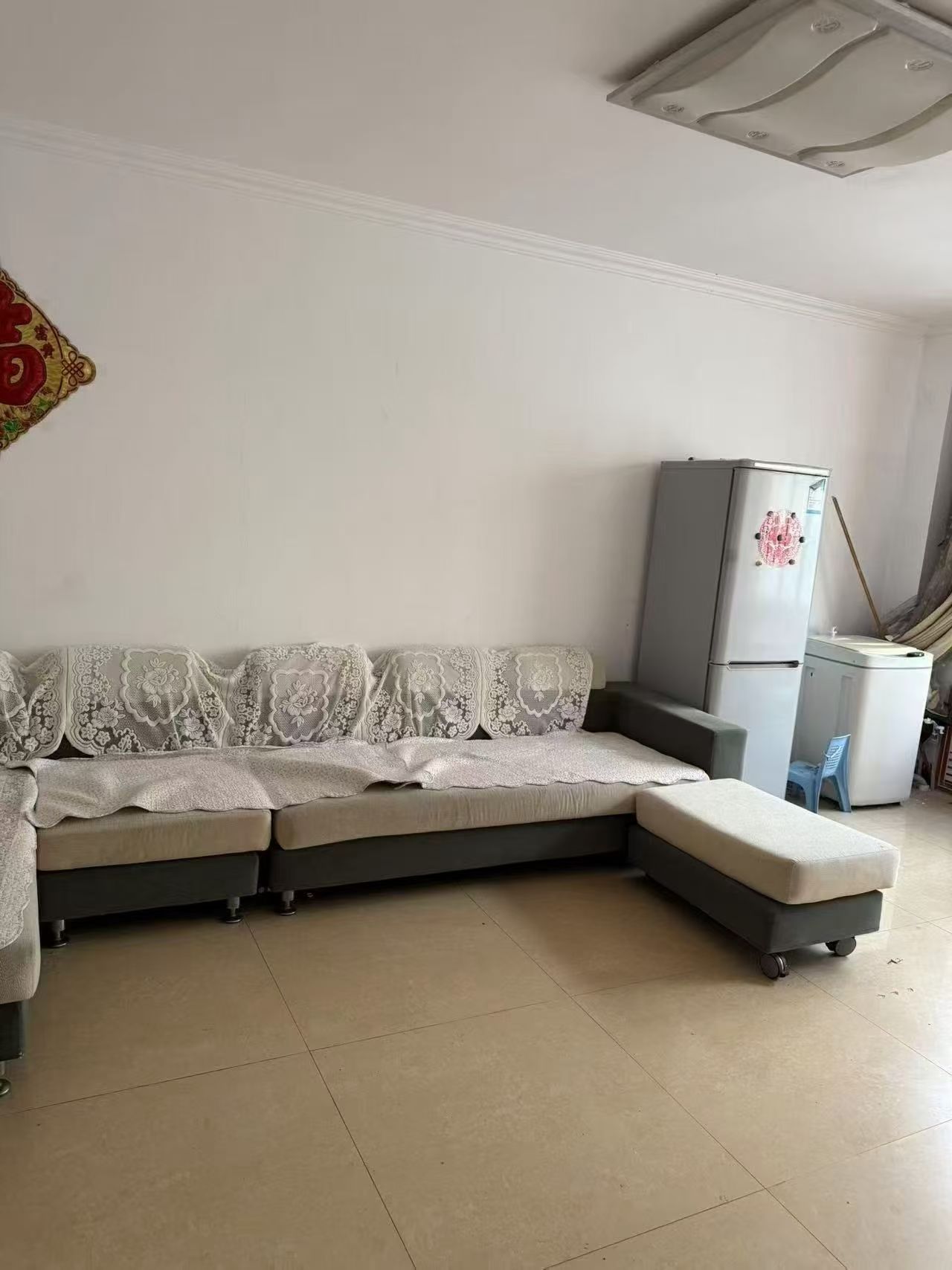 西樓一樓，雙氣齊全兩室650一個(gè)月，