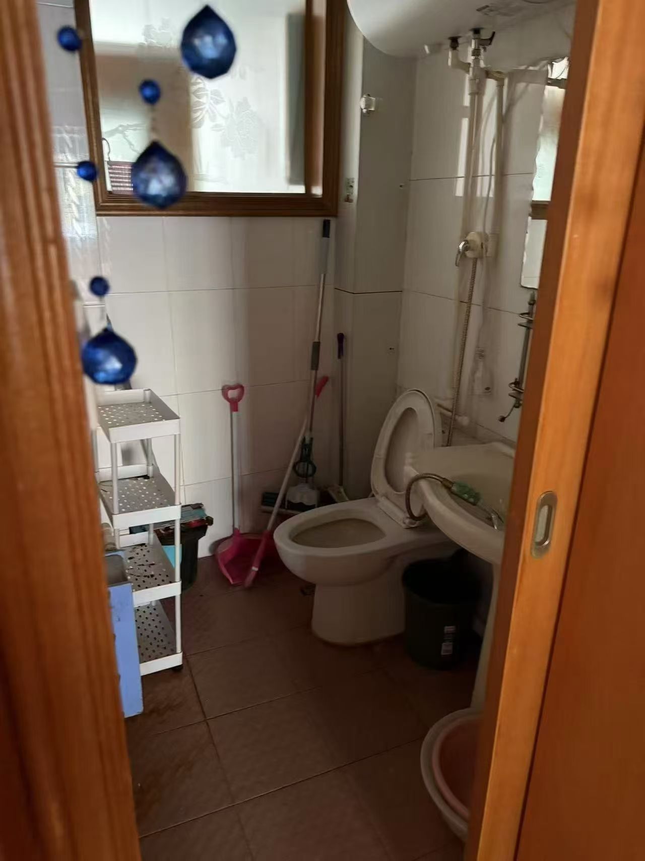 西樓一樓，雙氣齊全兩室650一個(gè)月，