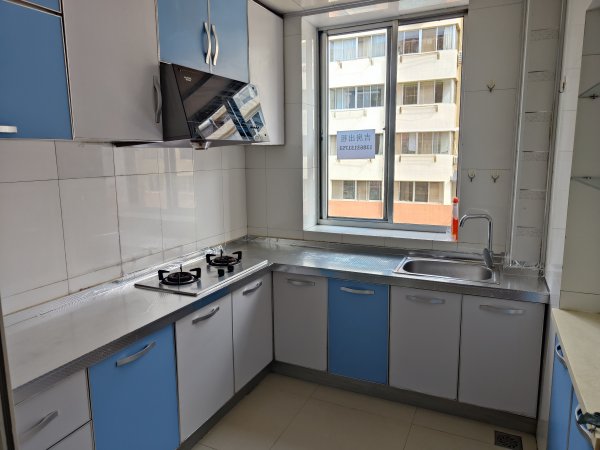 老一中對面，金泰小區(qū)住人二樓出租，拎包入住，年租，非誠勿擾。