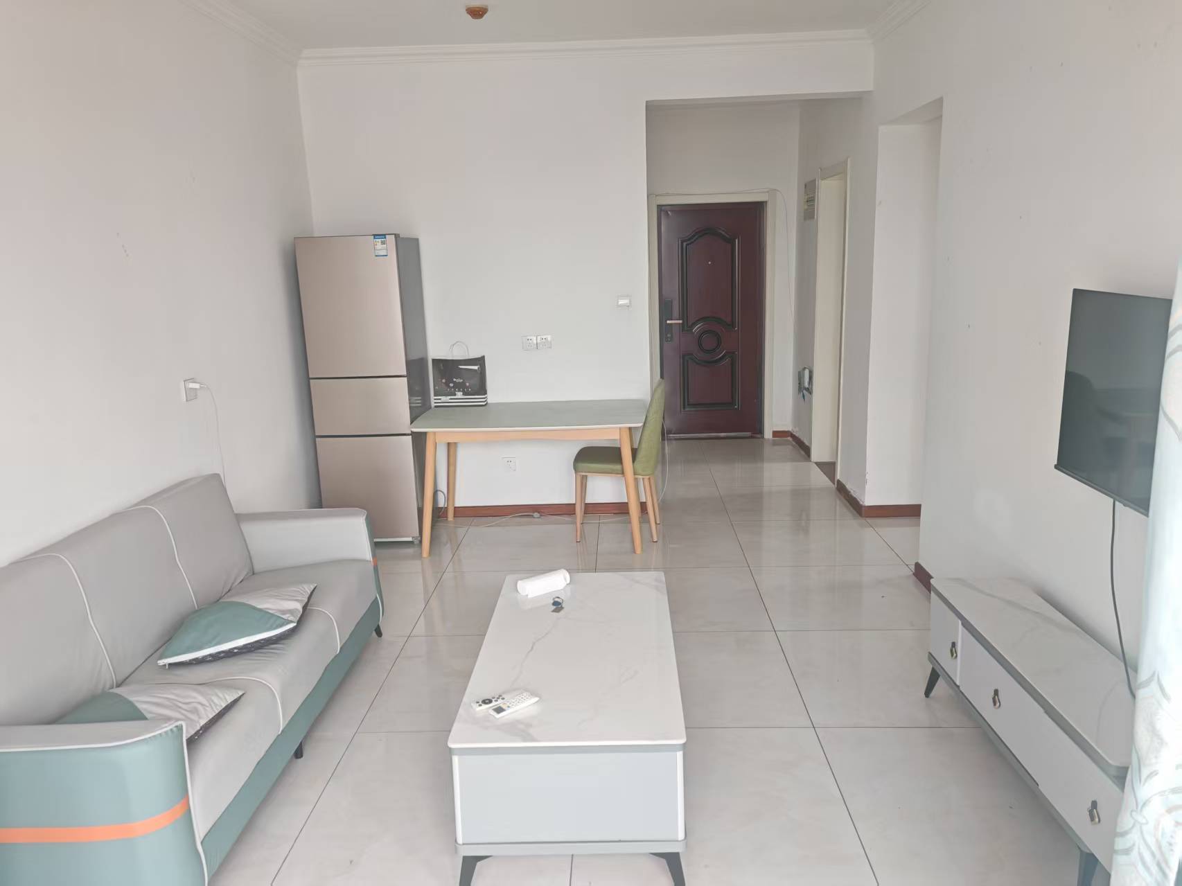 文山書香園70平房屋出租，帶草房，電梯房，家電家具齊全