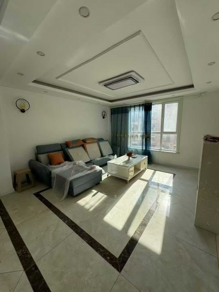 天山水尚洋房二樓150平三室兩衛(wèi)1100元/月