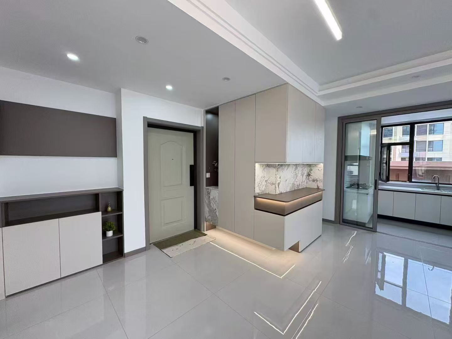 四季陽光東邊戶電梯洋房160.43平方4室2衛(wèi)59.8萬 四季陽光東邊戶電梯洋房160.43平方4室2衛(wèi)59.8萬