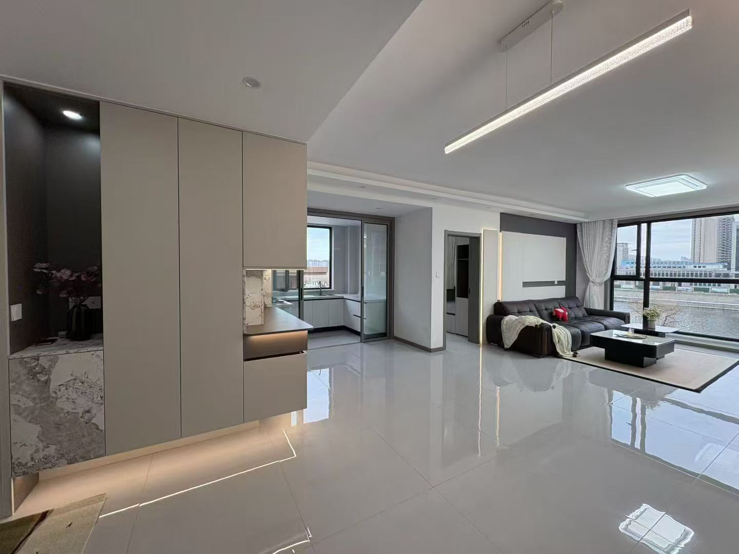 四季陽光東邊戶電梯洋房160.43平方4室2衛(wèi)59.8萬 四季陽光東邊戶電梯洋房160.43平方4室2衛(wèi)59.8萬