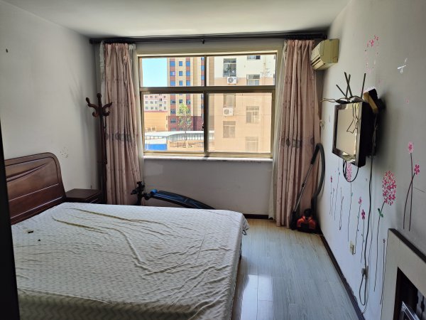 實(shí)驗(yàn)中學(xué)、河南小學(xué)、文登二中附近書香社區(qū)樓房出租，家電齊全，