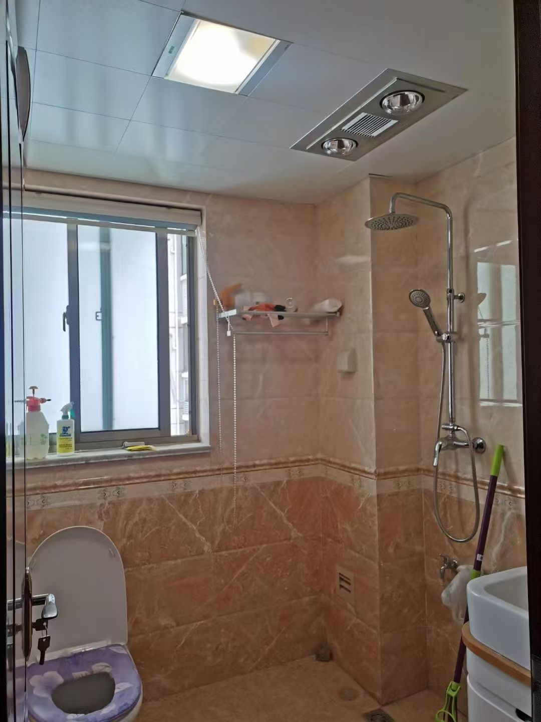 御臨華府三室兩衛(wèi)純實(shí)木中式裝修1600/月