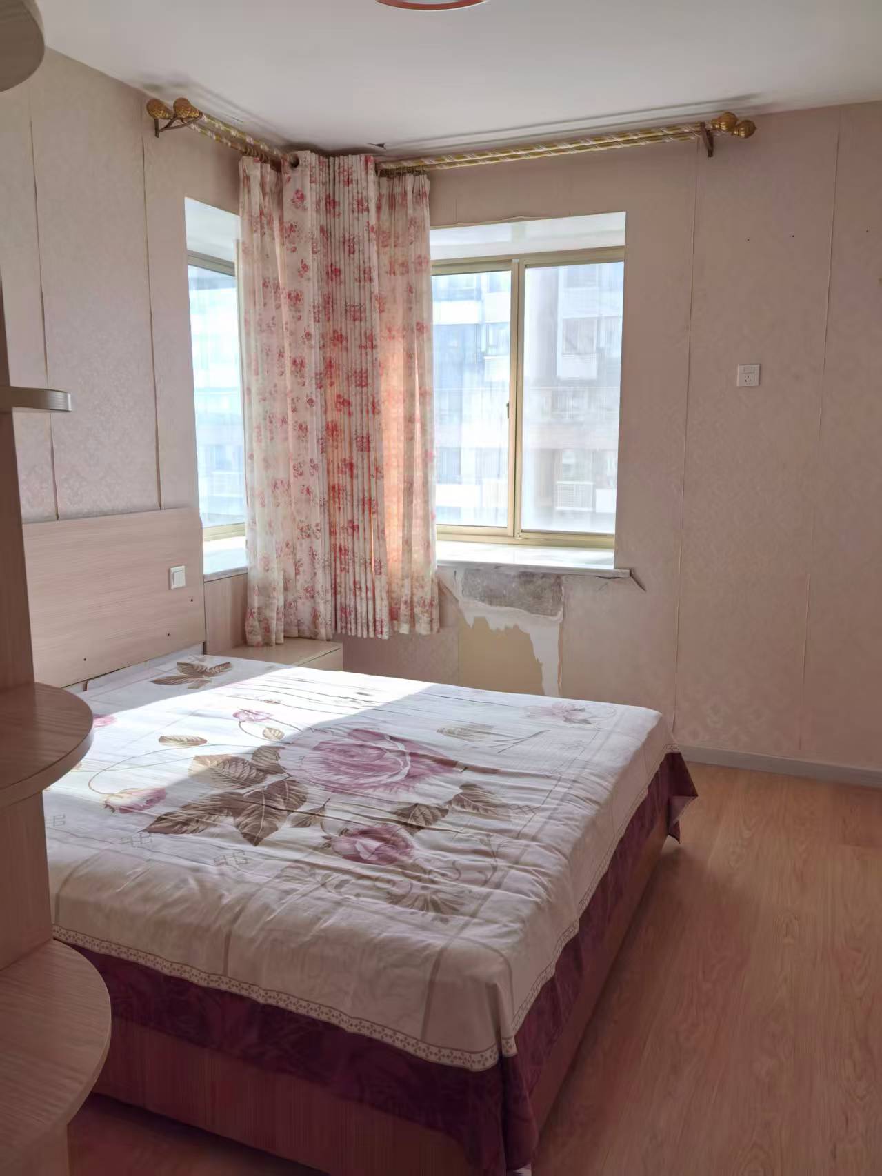 御林華府小區(qū)電梯房出租