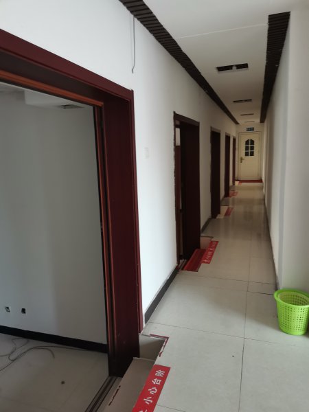 龍山路7天連鎖酒店樓下的臨街門市房出租 龍山路7天連鎖酒店樓下的臨街門市房出租