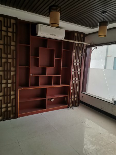 龍山路7天連鎖酒店樓下的臨街門市房出租 龍山路7天連鎖酒店樓下的臨街門市房出租