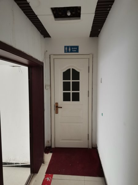 龍山路7天連鎖酒店樓下的臨街門市房出租 龍山路7天連鎖酒店樓下的臨街門市房出租