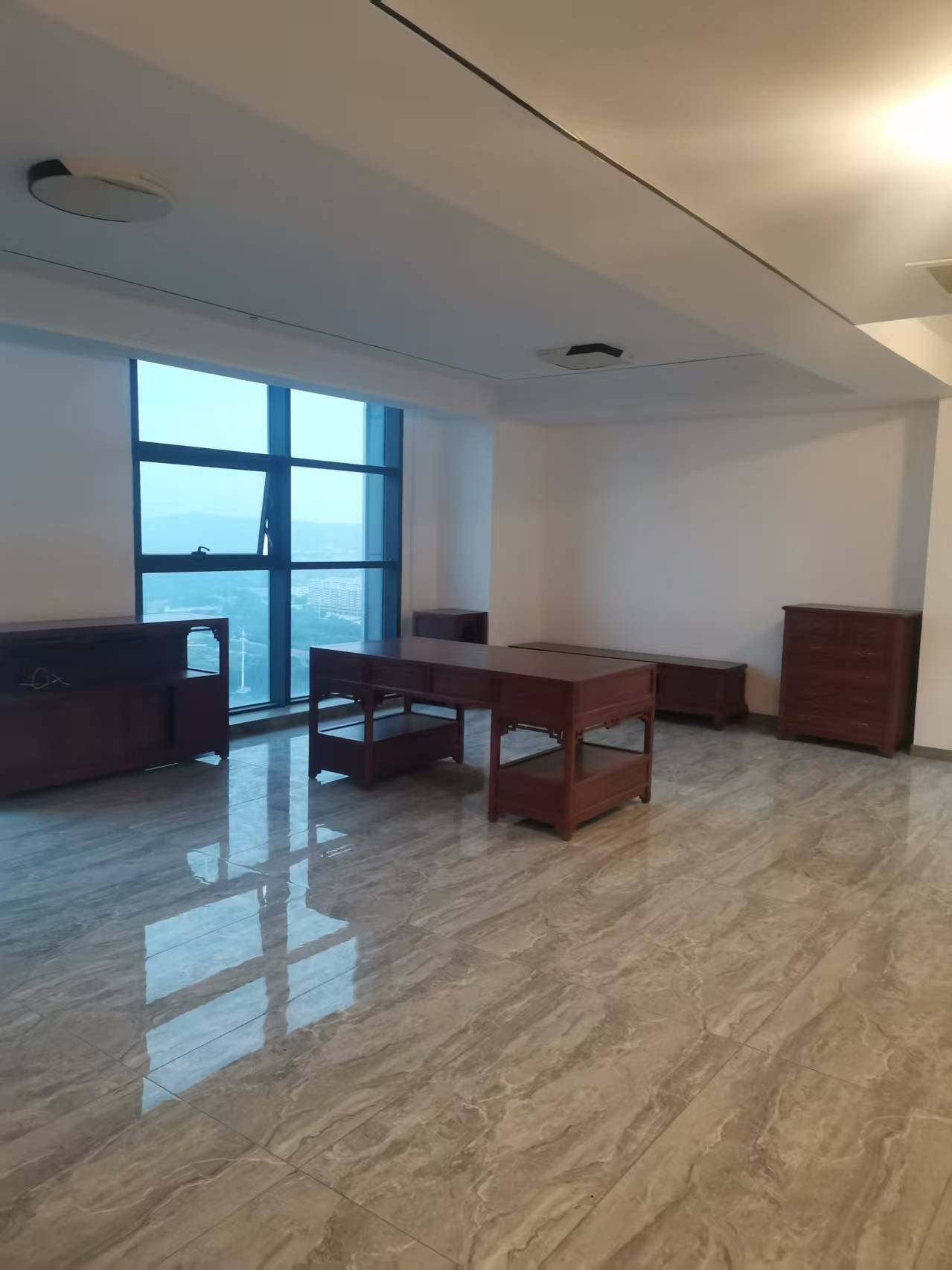 人和國(guó)際的辦公公寓出租，大小平方隨你選