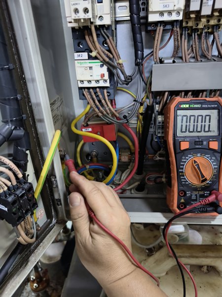 專業(yè)電工服務(wù)，從家里到店里到廠里，**“電”事都能辦！