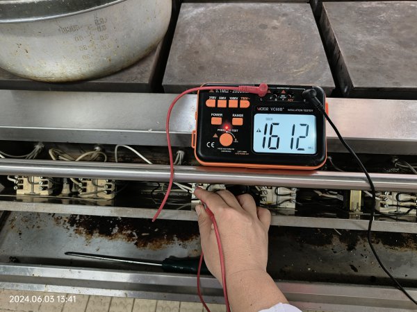 專業(yè)電工服務(wù)，從家里到店里到廠里，**“電”事都能辦！