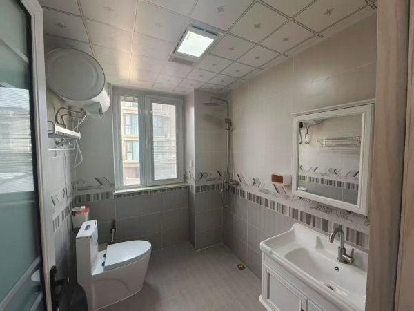 婚房小住河景東城電梯洋房二樓132平三室兩衛(wèi)79.8萬 婚房小住河景東城電梯洋房二樓132平三室兩衛(wèi)79.8萬