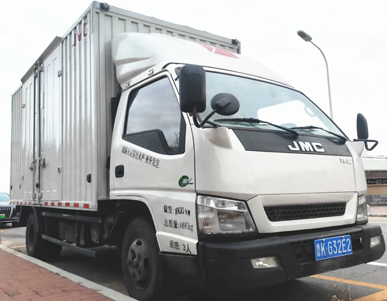 近2020年江鈴四米二寬體廂貨